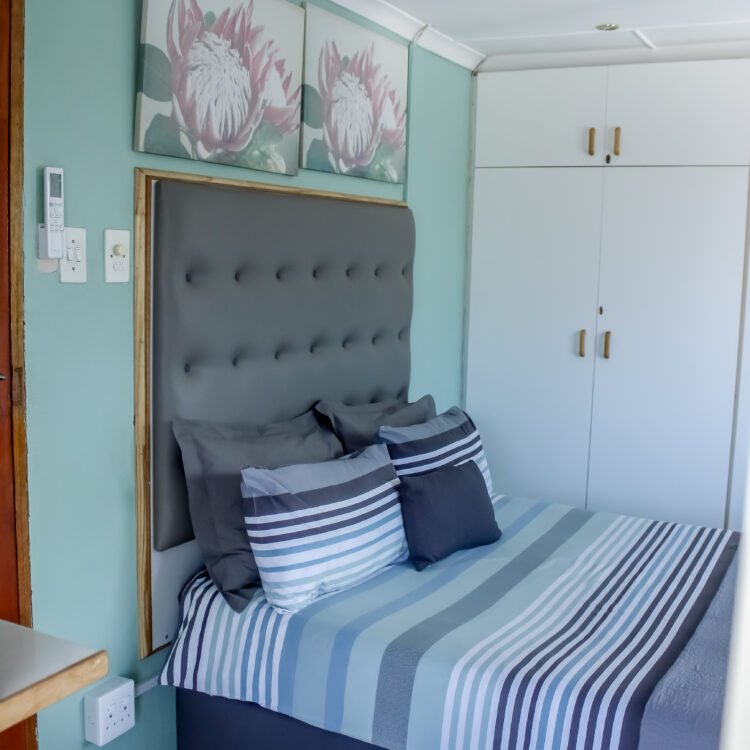 Protea double bed
